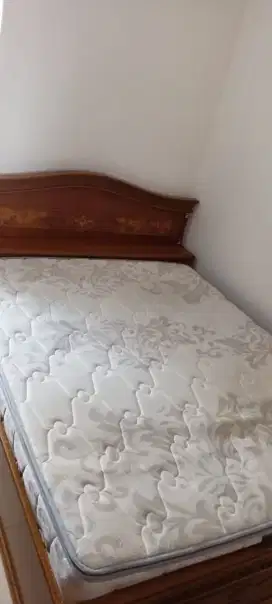 Divan kayu + springbed merk comforta 160x200