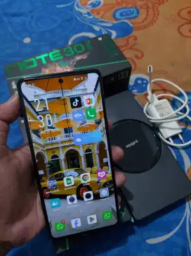Infinix note 30 pro ram 8/256 Lengkap seperti di foto
