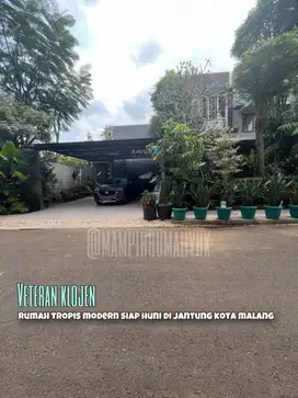 Rumah Tropical Modern Di Klojen tengah kota Malang