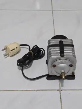 Pompa Udara Kompresor Aquarium Kolam Ikan Heavy Duty Bekas Masih Bagus