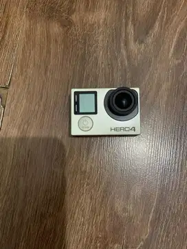 Go pro HERO 4 + tripod
