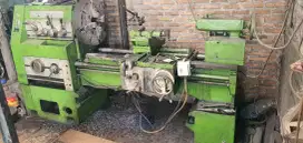 Mesin bubut PL28 swing 680 panjang 1 mtr chuck 20 inch