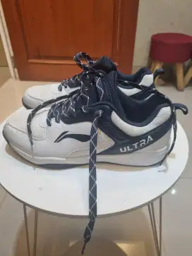 Sepatu lining ultra speed
