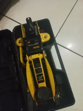 Krisbow dongkrak mobil
