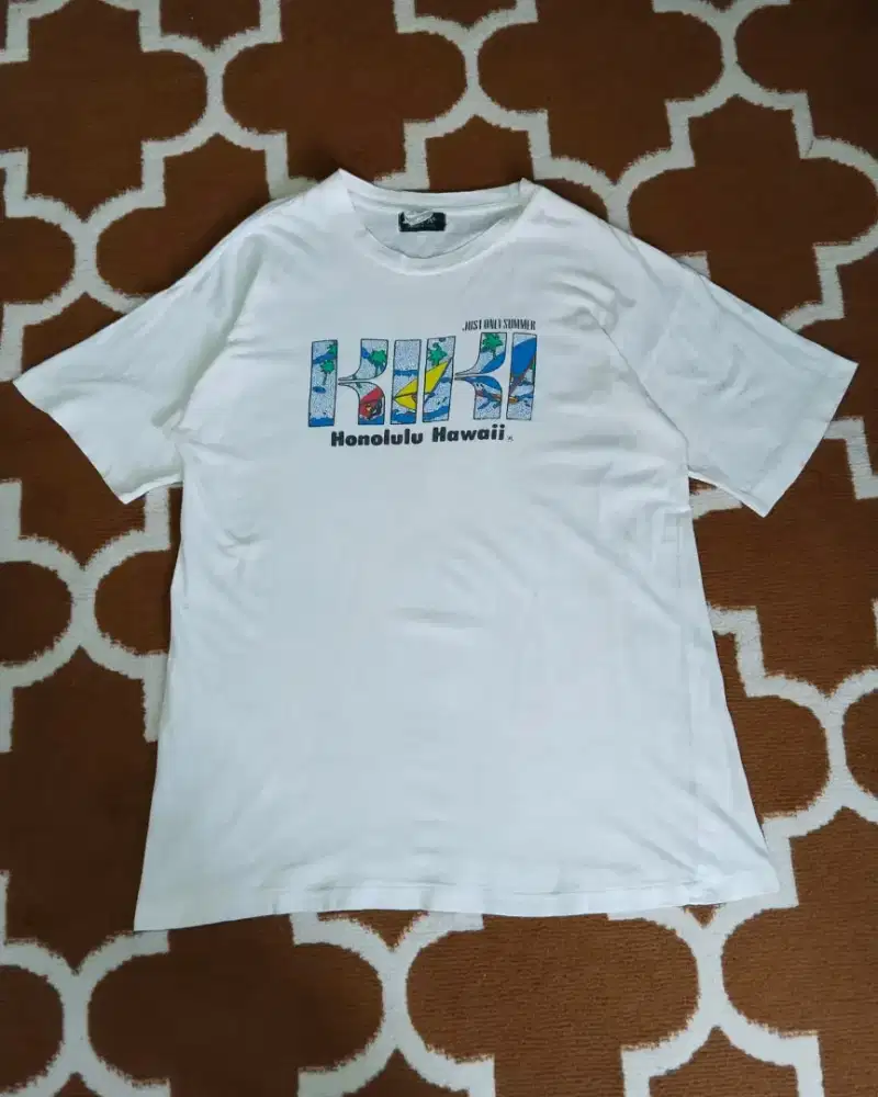 Kaos putih vintage