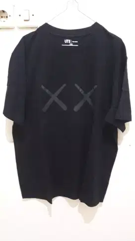TSHIRT UNIQLO X KAWS X ANDY WARHOEL SIZE XXL