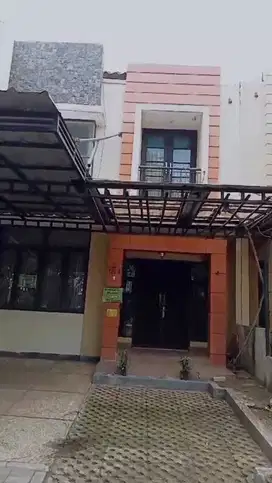 Jual cepat rumah asri 2 lantai Raffles hills Cibubur
