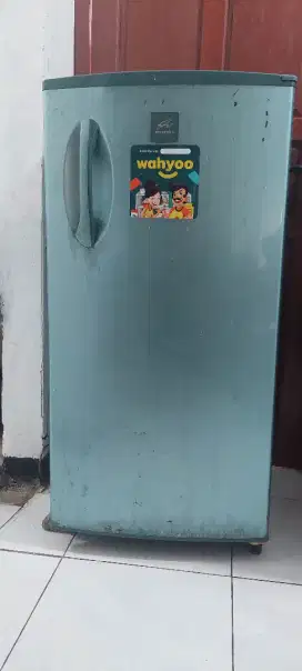 Kulkas bekas 1 pintu merek polytron