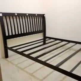 Tempat tidur besi - Ranjang besi minimalis