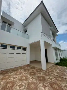 Rumah Gres Siap Huni Wajib Ambil buat yang Suka Ngopi di SurabayaTimur