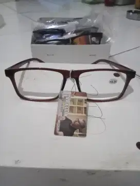 Kacamata baca plus