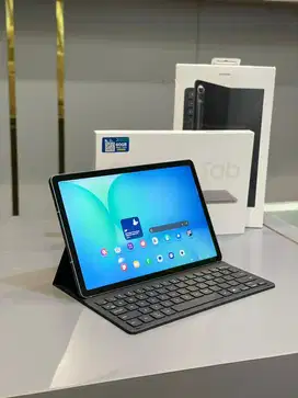 Second Samsung Galaxy Tab S10 FE 5G 8/128 GB With Book Cover Keyboard