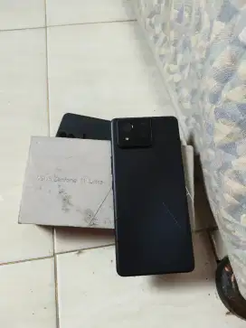 Asus zenfone 11 ultra 16/512 Resmi
