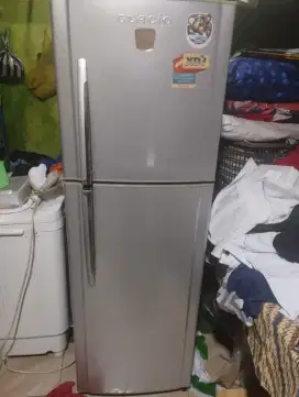 Kulkas Toshiba Calcio 2 pintu