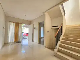 Sewakan Rumah 2 Lt Cluster Vasana Harapan Indah Bekasi