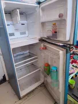 Menerima jual beli kulkas bekas borong atua satuan