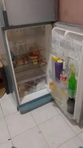 Kulkas 2 pintu dijamin dingin 1,3