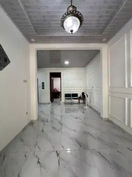 DISEWAKAN RUMAH DENGAN KONDISI BARU ( Renovasi ) + AC & Kitchenset