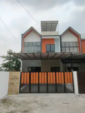 TOWN HOUSE 2,5 LANTAI SIAP HUNI