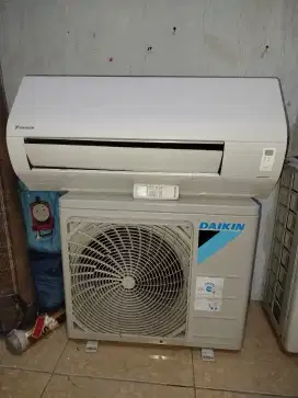 AC Daikin 1 PK, mulus , bening + pasang