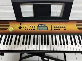 Yamaha PSR E360