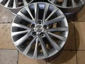 Velg Asli Camry Hybrid R17