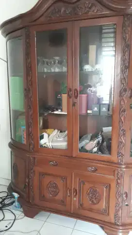 Dijual cepat Lemari kaca kayu jati asli