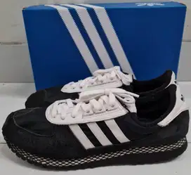 Sepatu Adidas The 3STRIPE 100% Original Authentic  Size 42 2/3