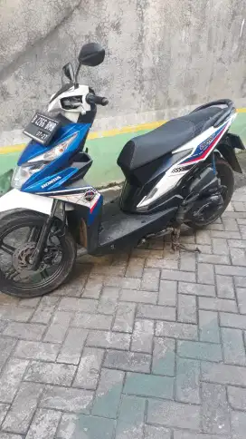Dijual motor honda beat warna putih tahun 2017
