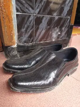 Sepatu Bekas Berkualitas, Harga Murah!