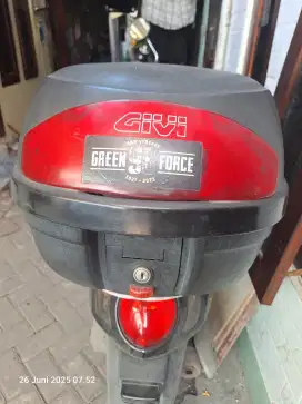 WTS, BOX GIVI + Bracket bekas motor saya Scoopy keyless 2021