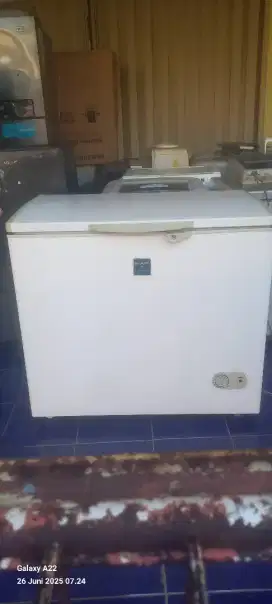 Jual frezer box 200L merk sharp