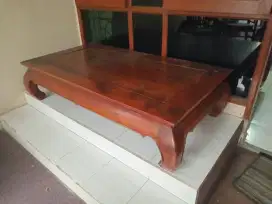 Meja lesehan vintage