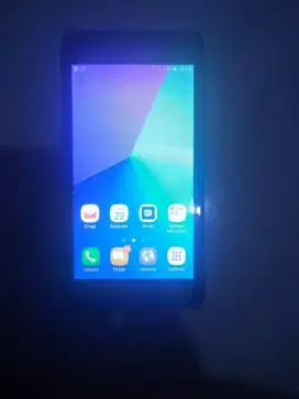 Samsung J2 prime lumayan mulus.