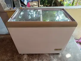 Gea frezeer kaca 200 liter mulus ori