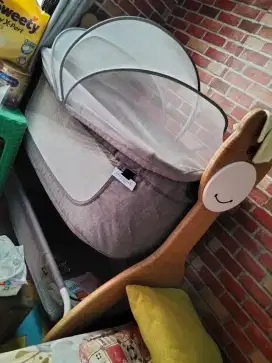 Tempat tidur bayi