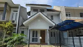 Rumah Nyaman Tengah Kota, Lokasi Strategis! 2+1 KT| 2+1 KM| AC|Carport