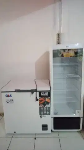 Dijual frezzer & showcase kondisi masih bagus seperti baru