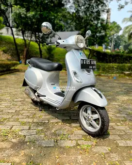 JUAL MURAH VESPA LX 125 2V 2012 MULUS