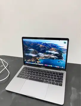 Macbook Pro 2017 Intel Core i5 8/128