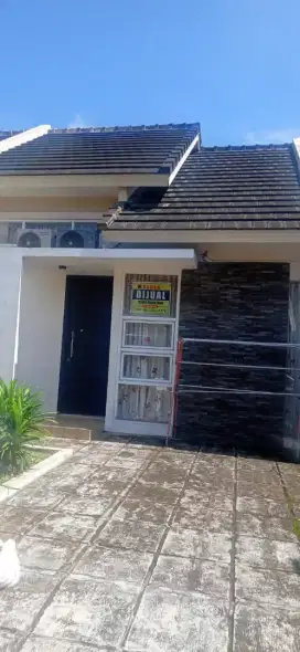 Dijual Rumah dikomplek Green Resort