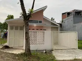 JUAL RUMAH SIAP HUNI + TANAH KOSONG SEBELAH RUMAH DI KALIWATES JEMBER