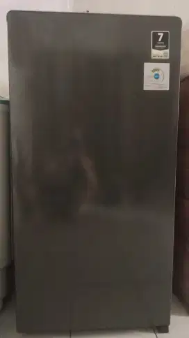 Kulkas 1 pintu merek aqua 8in