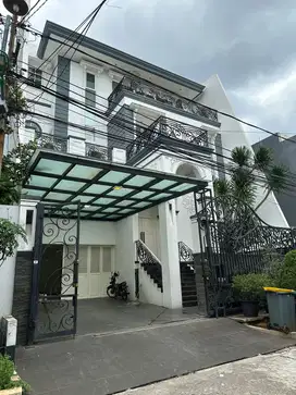 rumah pluit permai uk 12,5x26 american clasic,furnish,bagus rapih,timr