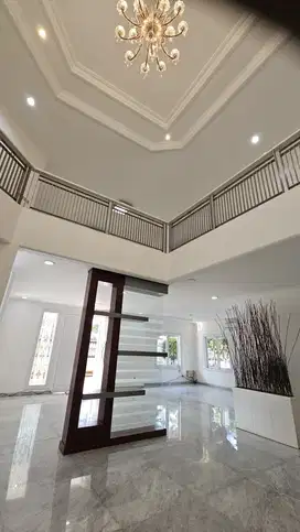 Dijual Rumah Bagus Dan Besar di Taman Kebon Jeruk Intercon Jakarta Bar
