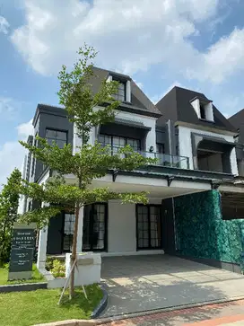 Rumah Jakarta Timur View Taman Full Bata Merah