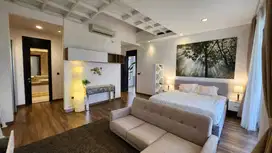 DIJUAL CEPAT UNIT LANGKA JARANG ADA FURNISH MEWAH 3 LT & KOLAM RENANG!