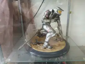 Banyak model Anime figure baru/bekas dalam pajangan sdh dirakit