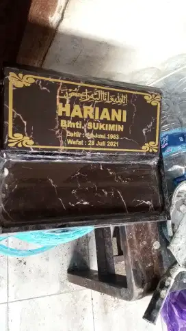 Grafir batu nisan