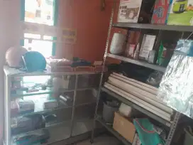 Etalase bekas masih layak